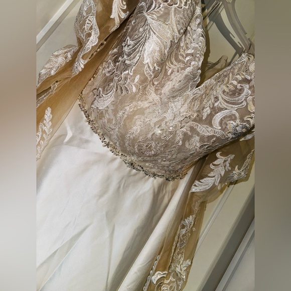 NWT Plus Size Oleg Cassini Wedding Dress - Picture 5 of 9